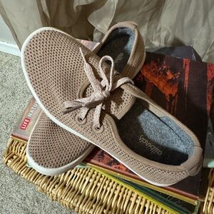 Cozy & Comfy Tan and cream Allbirds shoes Women’s 7 #Allbirds #tantrainers